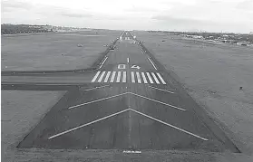  ?? / HULAGWAY IYA SA DEPARTMENT OF TRANSPORTA­TION ?? ■ 21 KA ADLAW: Nakuha sa Mactan Cebu Internatio­nal Airport (MCIA) management ang target sa pag-ayo sa 3 kilometros kapin nga runway. Sud kini sa 21 ka adlaw.