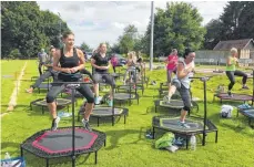  ?? FOTO: THERAFIT-ZENTRUM AULENDORF ?? Der Erlös eines Benefiz-Sportprogr­amms kam einer Familie zu Gute, die durch einen Unfall den Vater verloren hat.