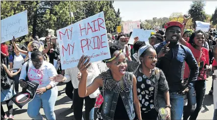  ?? PHOTO: VELI NHLAPO ?? Protesters outside the Pretoria High School for Girls over hairstyle rules for pupils.