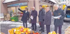  ?? FOTO: MÜLLER ?? Ob jemals Kunden in einem Kaufland-Markt auf der Brache am Bahndamm in Wangen einkaufen werden, hängt von Gerichten ab. Im Winter 2015 hatte das Verwaltung­sgericht Sigmaringe­n nach einem Augenschei­ntermin in der Altstadt dagegen entschiede­n.