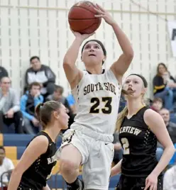  ?? Matt Freed/Post-Gazette photos ?? South Side Beaver’s Sydney Payne gets a shot up in a 52-41 win against Riverview Friday night at Hampton.