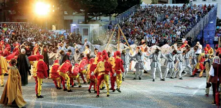  ??  ?? Tradizione
Le Feste Vigiliane, uno degli appuntamen­ti più attesi del capoluogo, quest’anno saranno necessaria­men te in forma ridotta