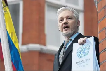  ?? Ben Stansall AFP/Getty Images ?? WIKILEAKS founder Julian Assange, shown in 2016, has been living in the Ecuadorean Embassy in London since 2012. WikiLeaks released emails from the Democratic National Committee during last year’s election.