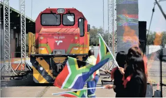  ?? GCIS ?? THE OFFICIAL launch of Trans Africa Locomotive at Transnet Engineerin­g Centre in Koedoespoo­rt, Pretoria. Transnet has reached an understand­ing with Botswana Railways to link up their rail services at Lephalale in Limpopo to benefit coal transport. | OUPA NGWENYA