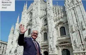  ?? (Ap /Quirinale/ Ansa) ?? Insieme
Il presidente tedesco Frank-Walter Steinmeier ieri a Milano, davanti al Duomo; in basso, la visita privata alla cattedrale con Sergio Mattarella e monsignor Borgonovo, arciprete del Duomo; a destra, i due presidenti all’Hangar Bicocca