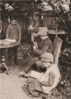  ??  ?? An informal lesson in a fisherman’s cobbled yard in East Anglia, c1887