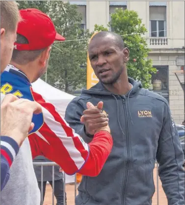  ??  ?? SÍMBOLO. Abidal representa un símbolo de superación. Tras superar el cáncer volvió a la élite.