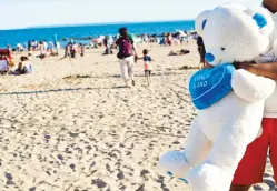  ?? GABBY JONES/BLOOMBERG NEWS ?? Most beachgoers realize the importance of sunscreen, including at Coney Island in New York. A service applies the protection in 10 seconds and is offered at many resorts, including in Dallas and Mexico.