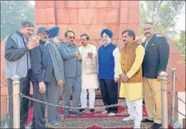  ??  ?? Union minister of state for culture, tourism and civil aviation Mahesh Sharma (centre) with Union minister Hardeep Singh Puri (3rd from right) and state BJP president Shwait Malik (4th from left) at Jallianwal­a Bagh in Amritsar on Friday. HT PHOTO