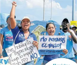  ?? Foto | EFE | LA PATRIA ?? Sanandresa­nos rechazan el fallo de la Corte Internacio­nal de Justicia (CIJ) que redefinió las fronteras marítimas entre Colombia y Nicaragua.