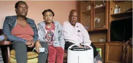  ?? Picture: THEO JEPHTA ?? LEFT A BIG SPACE: Unakho Kewana is flanked by her mother, Nontobeko, and children’s rights activist Petros Majola.