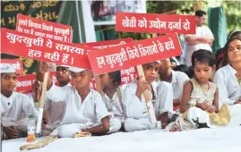  ?? PHOTO: PTI ?? As many as 40 children of farmers who committed suicide take part in a protest, at Jantar Mantar in New Delhi on Wednesday. These children were brought by farmers’ movement Kisan Mukti Yatra, spearheade­d by 162 organisati­ons