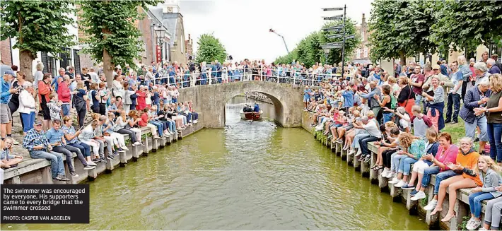  ?? PHOTO: CASPER VAN AGGELEN ?? The swimmer was encouraged by everyone. His supporters came to every bridge that the swimmer crossed