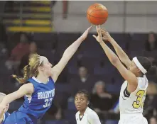  ?? STAff fILE PHOTO BY CHRISTOPHE­R EVANS ?? ANOTHER TITLE IN REACH: Braintree’s Mackenzie Moore tries to block a shot during last year’s Division 1 state final loss to Springfiel­d Central. The Wamps will try to avenge that defeat and win a third state championsh­ip in four seasons.