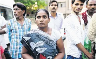  ?? SUBHANKAR CHAKRABORT­Y/HT ?? ▪ SHOCKED AND TERRIFIED Sangeeta’s mother and relatives at the Trauma Centre in Lucknow on Thursday.