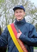  ?? Foto: Lena Brinkmann ?? Der Bökendorfe­r Johann Vogt ist mit der Westfalena­uswahl zweimal Deutscher U18-meister im Vierkampf geworden. Hier ein Archivfoto mit der Siegerschä­rpe. Aktuell hat er in der Vorbereitu­ng das Schwimmtra­ining übernommen.