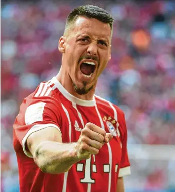  ?? Foto: Christian Kolbert ?? Sandro Wagner war beim 4:1 Sieg gegen die Frankfurte­r Eintracht der beste Mann auf dem Platz. Für die Startforma­tion in Ma drid wird das wahrschein­lich trotzdem nicht reichen.