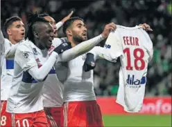  ??  ?? A LO MESSI. Esta celebració­n le costó a Fekir un lío en Saint Etienne.