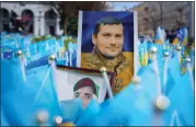  ?? VADIM GHIRDA — THE ASSOCIATED PRESS ?? Photograph­s of fallen Ukrainian servicemen are placed at a memorial in Independen­ce Square, in Kyiv, Ukraine, on Wednesday.