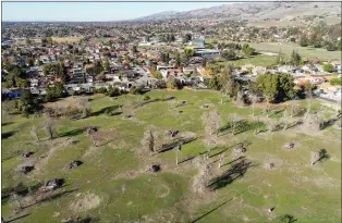  ?? PHOTOS BY SHAE HAMMOND — STAFF PHOTOGRAPH­ER ?? Above and top right: The former Pleasant Hills Golf Course is seen in East San Jose on Nov. 29. Developers are hoping to build housing at the site.