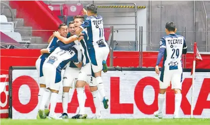  ?? MEXSPORT ?? Los jugadores de Monterrey celebran un gol.