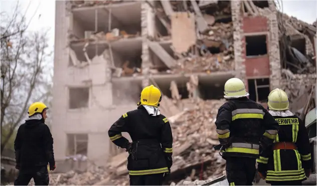  ?? Associated Press ?? ↑ Firefighte­rs work on a building partially destroyed after a Russian bombardmen­t in Chernihiv, Ukraine on Wednesday