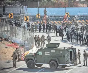  ??  ?? U.S. military personnel and Border Patrol agents secure the U.S.-Mexico border on Sunday at the San Ysidro border crossing south of San Diego.
