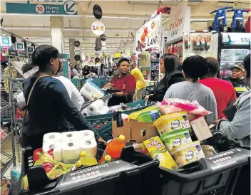  ?? Picture: ALAN EASON ?? STOCKING UP: Groceries were very popular items on Black Friday.