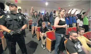  ?? RICARDO RAMIREZ BUXEDA/STAFF PHOTOGRAPH­ER ?? University of Florida students react to white nationalis­t Richard Spencer as he delivers a speech Thursday at the university. Some students stood and chanted, “Say it loud, say it clear: Nazis are not welcome here.”