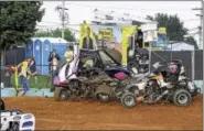  ?? SUBMITTED PHOTO - CARL HESS ?? This tangle in the Wingless 600 Sprints Mad Scramble sent the 4th turn flagman scrambling. That’s Johnny Smith in the #4s and Kyle Lick (8) getting the worst of the collision.