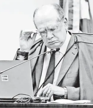  ?? Pedro Ladeira - 2.mai.2017/Folhapress ?? O presidente do Tribunal Superior Eleitoral, o ministro Gilmar Mendes, reagiu às pressões sobre o julgamento da chapa Dilma-Temer, que será retomado dia 6