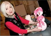  ??  ?? First lady Ginger Beebe with a snowman she decorated with scraps of fabric
from a baby blanket