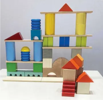  ?? NORBERT BLOCK ?? Das Spielen mit Bauklötzen macht besonders Kleinkinde­rn Spaß. Bei der Internatio­nalen Spielwaren­messe in Nürnberg 2024 erhielt das Unternehme­n Haba den Spielzeugp­reis „Toy-award“in der Altersklas­se der Kleinkinde­r.