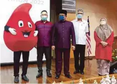  ?? (Foto Balqis Jazimah Zahari/bh) ?? Mohd Akmal (tiga dari kanan) merasmikan Sambutan Hari Penderma Darah Sedunia Peringkat Negeri Perak di Auditorium HRPB, semalam.