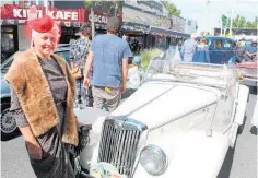  ?? ?? Jenny Jackson with her and her husband’s 1954 MG TF.