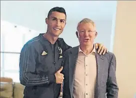  ?? FOTO: TWITTER ?? Cristiano Ronaldo, junto a Sir Alex Ferguson El luso coincidió con su extécnico