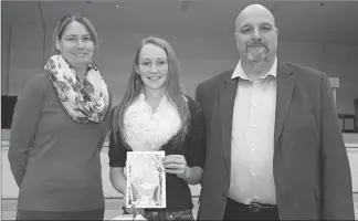  ?? Photo submitted by Palliser Regional Schools ?? Trustee Lorelei Bexte (left), student Anna Lundgren and chair Robert Strauss at the assembly where the County Central High School student received prizes for her winning greeting card design.