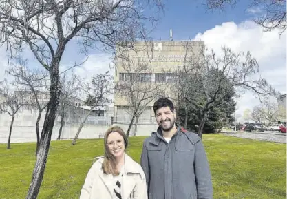  ?? CEDIDA ?? Los profesores de la Universida­d de Extremadur­a autores del estudio, Olga Tostado e Ismael Pérez, en Cáceres.