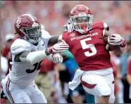  ?? NWA Democrat-Gazette File Photo/ANDY SHUPE ?? Arkansas running back Rakeem Boyd (right) rushed 102 yards on 15 carries in last season’s 65-31 loss to Alabama. It was Arkansas’ first 100-yard rushing performanc­e against Alabama since Darren McFadden ran for 195 yards and 2 touchdowns in 2007.