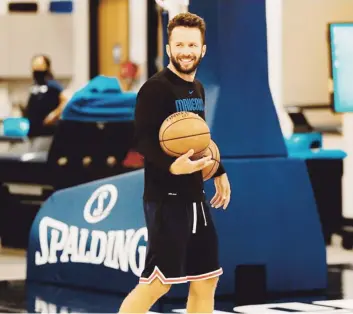  ?? AP / Archivo ?? 15 CAMPAÑAS. Al salir a entrenar hoy con los Mavericks, el boricua José Juan Barea estará poniendo en marcha la que será su 15ta temporada en la NBA.