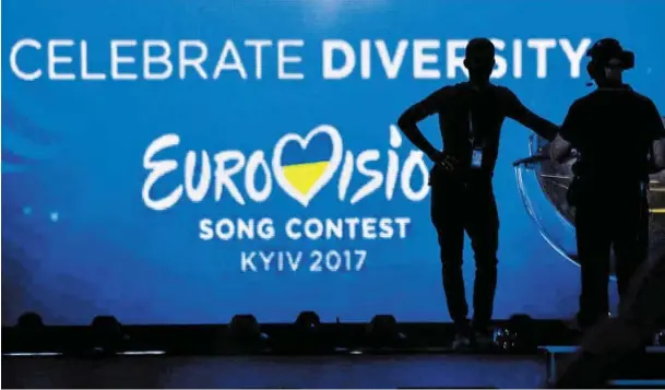  ?? BILD: SN/AFP/SUPINSKY ?? Das Motto des Song Contests in Kiew fordert das Feiern der Vielfalt ein. Ob Österreich im Finale mitfeiert, entscheide­t sich nächste Woche.