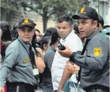  ??  ?? La vigilancia es un servicio clave para los colegios de la ciudad.