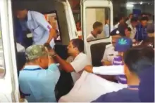  ?? Reuters ?? Hospital staff, surrounded by police, remove injured victims from an ambulance after the blast at the Sail steel plant in Bhilai, Chhattisga­rh, yesterday.