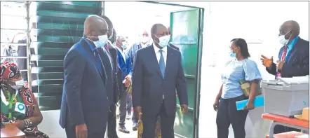  ?? Photo: Nampa/AFP ?? Pole position… Ivorian President Alassane Ouattara (centre) arrives to vote at a polling station in Abidjan.