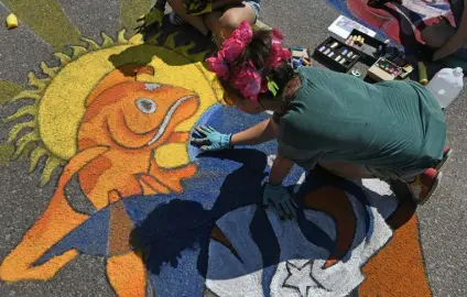  ?? Helen H. Richardson, Denver Post file ?? Chalk art artist Chelsea Romaniello works on her piece entitled “Sun Koi Moon Koi” during the Chalk Art Festival at the Cherry Creek Arts Festival on Sept. 5, 2021.