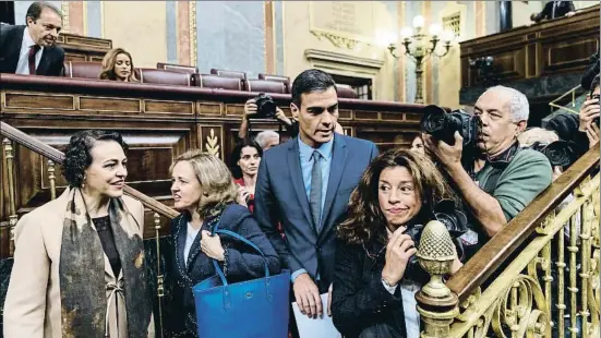  ?? DANI DUCH ?? Pedro Sánchez, junto a las ministras Valerio y Calviño, ayer a su llegada a la sesión de control al Gobierno en el Congreso