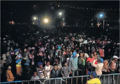  ?? Picture: SINO MAJANGAZA ?? TWINKLE TWINKLE: Thousands of revelers attended the switching on of the lights by Buffalo City mayor Xola Pakati in King William’s Town on Friday evening