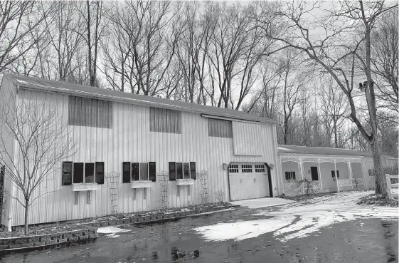  ?? TIM CARTER ?? This is a barn that has gutters. The owner is thinking of removing them. Is this a good idea?