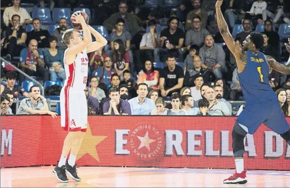  ?? FOTO: ACB PHOTO ?? Brad Oleson, ahora el el UCAM Murcia, lanzando de tres el pasado domingo en el Palau. Los equipos de la Liga Endesa explotan cada vez más el valor del tiro lejano