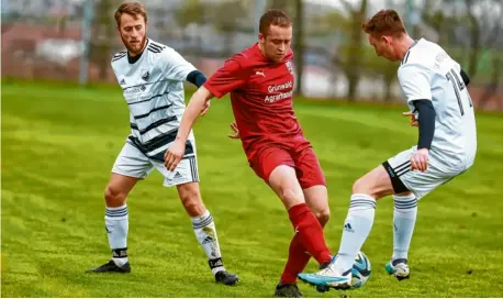  ?? Foto: Daniel Worsch ?? Überlegen: Michael Gross (links) und Alexander Babic gewannen mit dem SV Weichering beim BSV Berg im Gau II (Franz Felbermaie­r) mit 2:0.